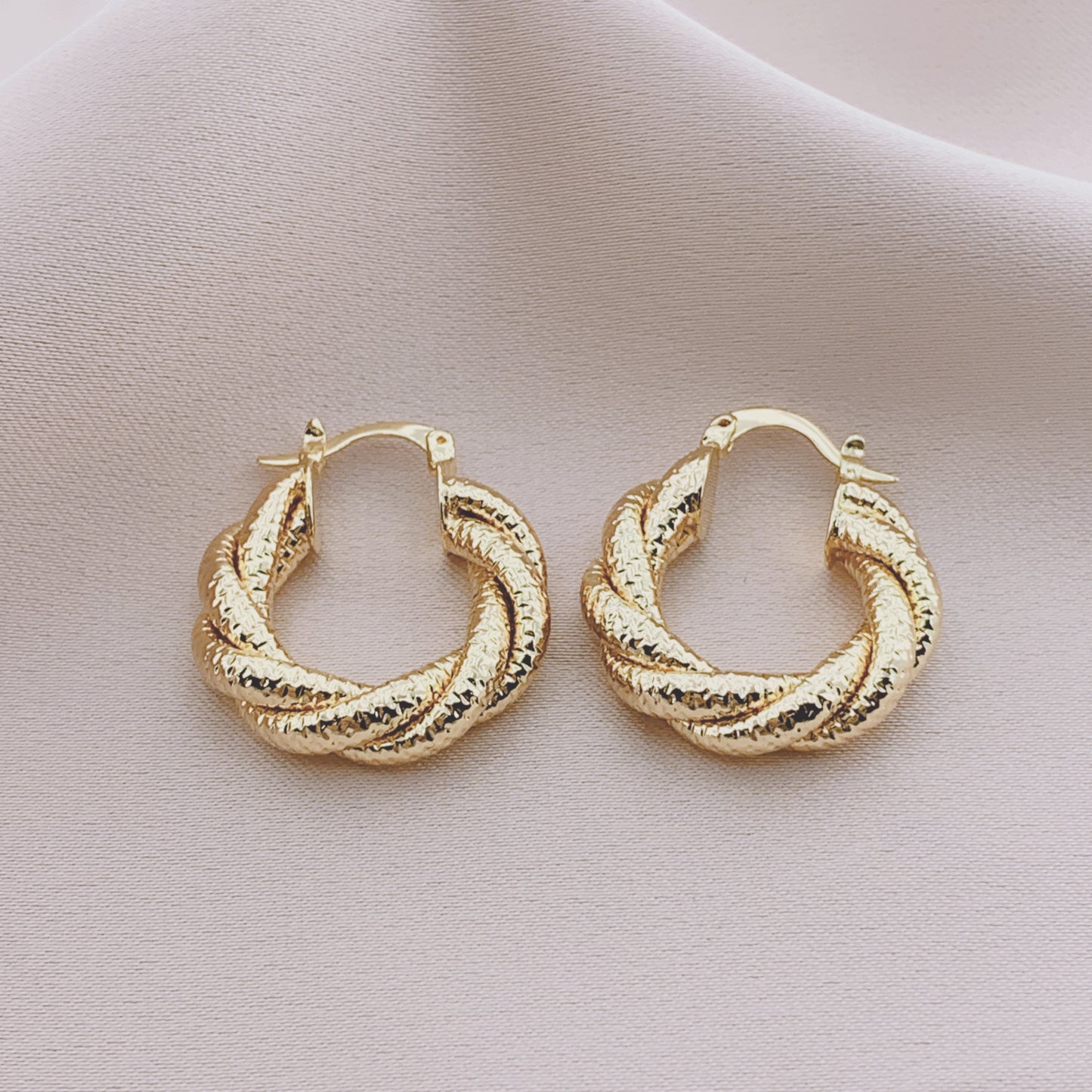 Women's Fashion Hollow Hoop Earring