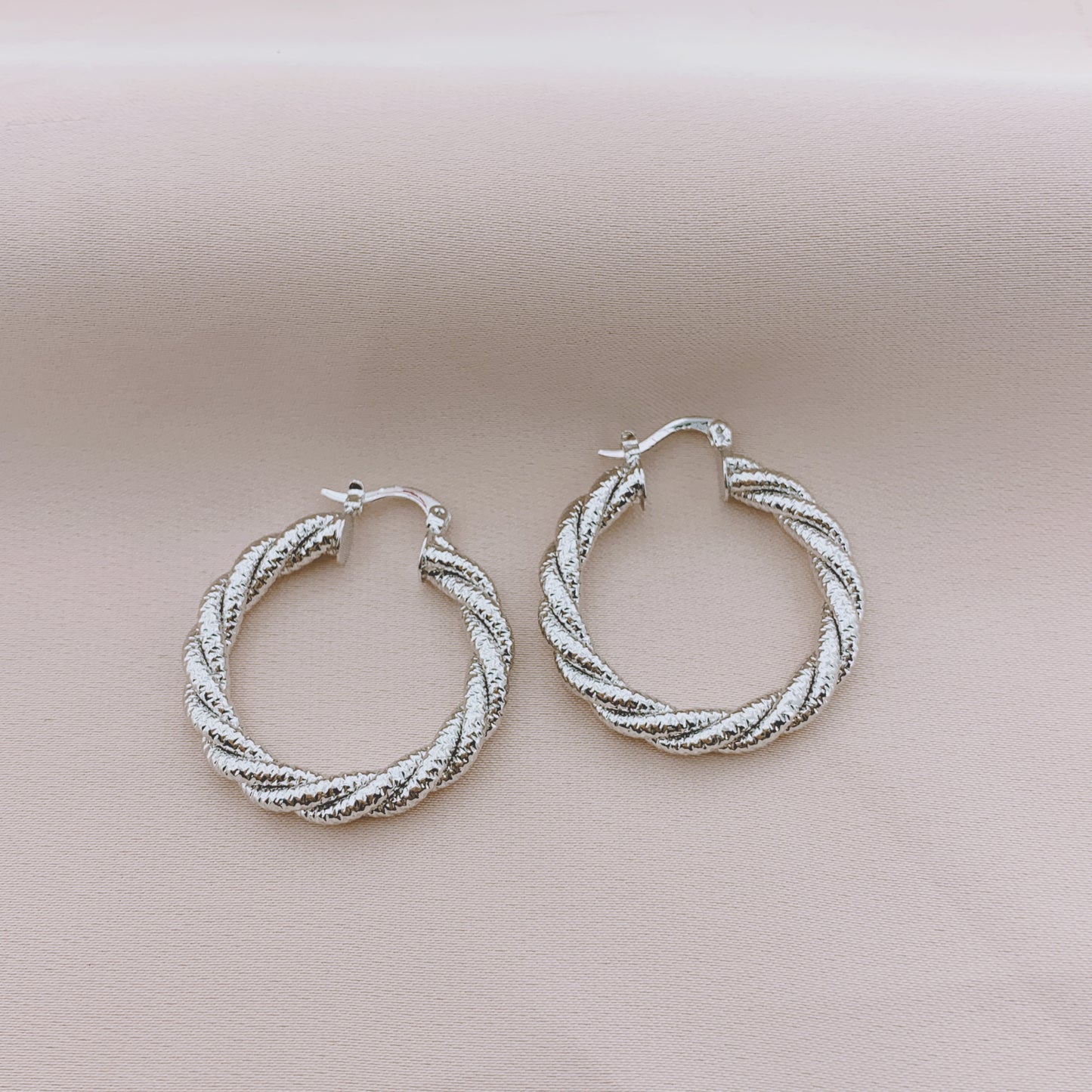 Women's Fashion Hollow Hoop Earring