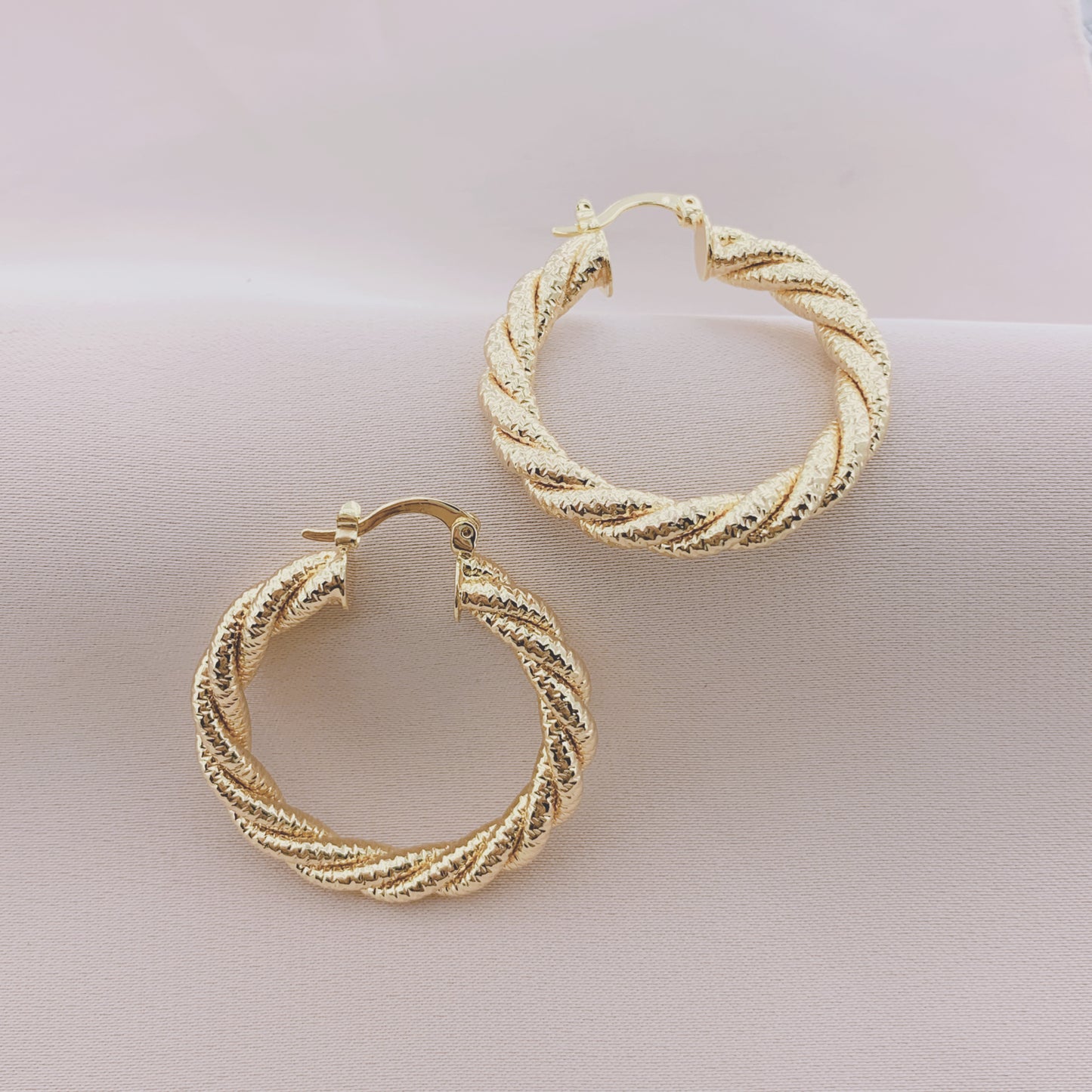 Women's Fashion Hollow Hoop Earring