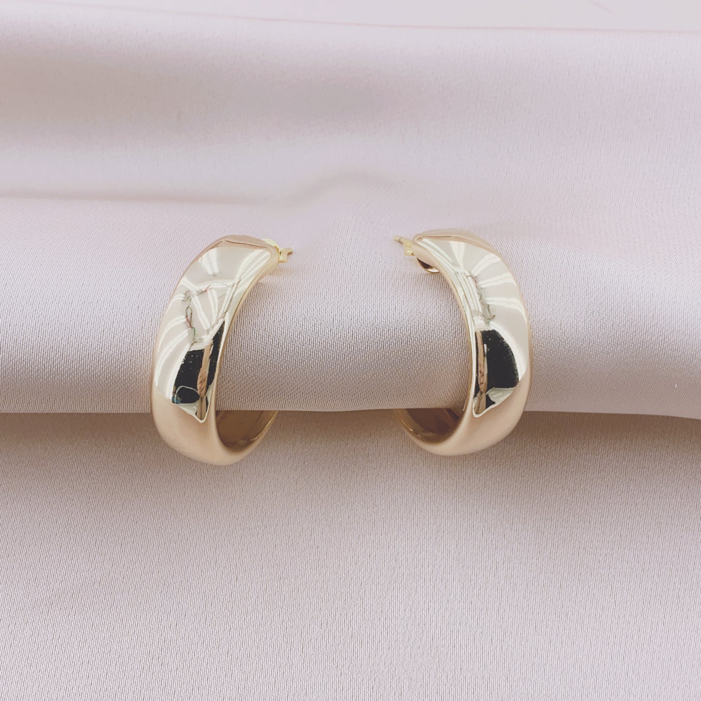 Women's Fashion Hollow Hoop Earring