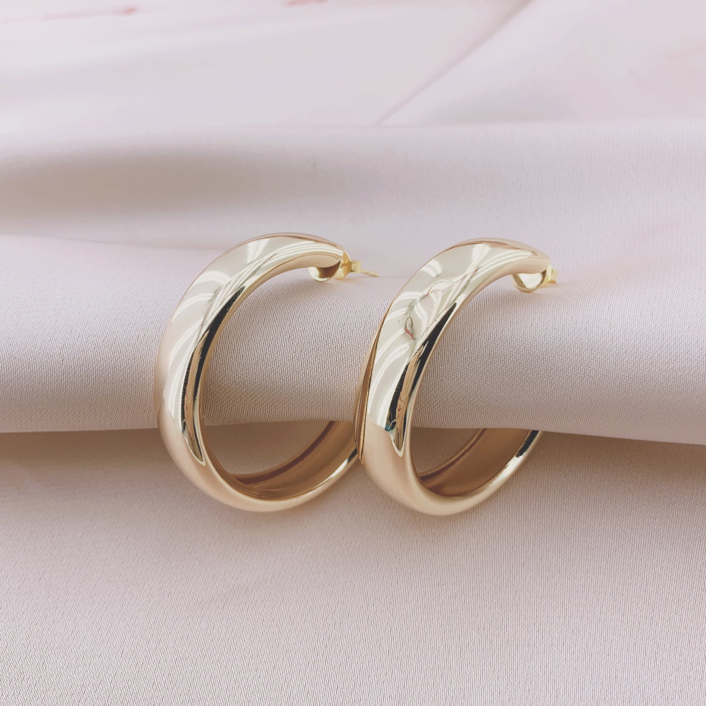 Women's Fashion Hollow Hoop Earring