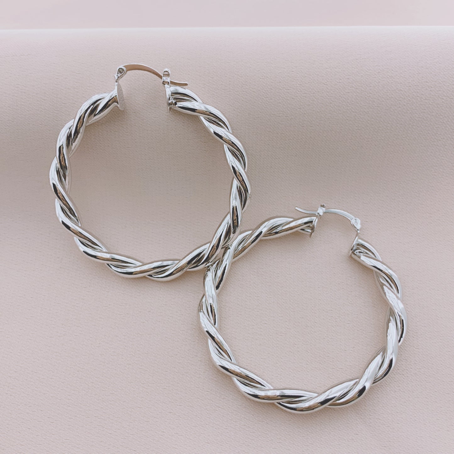 Women's Fashion Hollow Hoop Earring