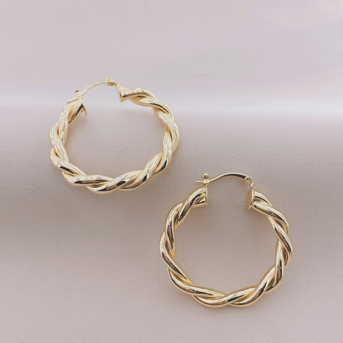 Women's Fashion Hollow Hoop Earring