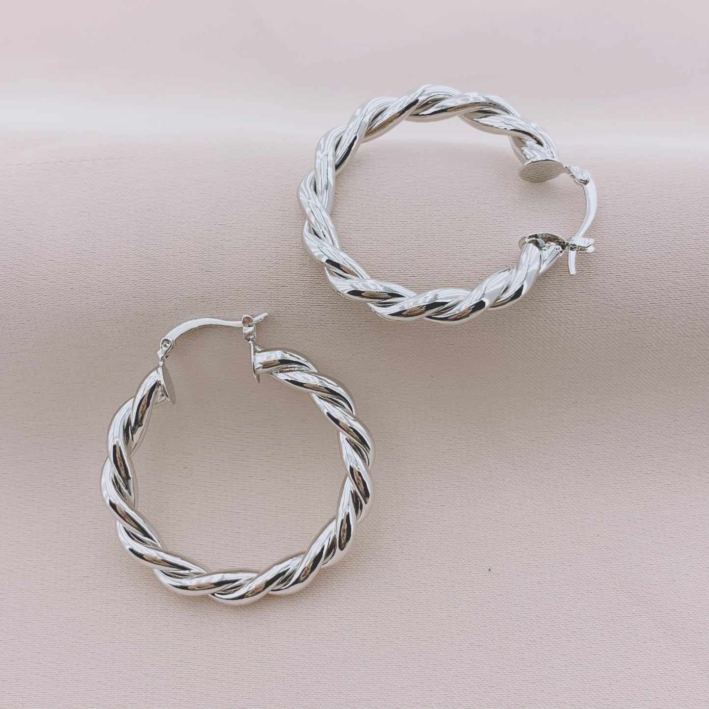 Women's Fashion Hollow Hoop Earring