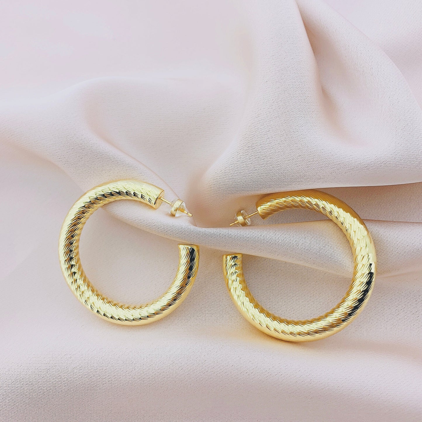 Women's Fashion Hollow Hoop Earring