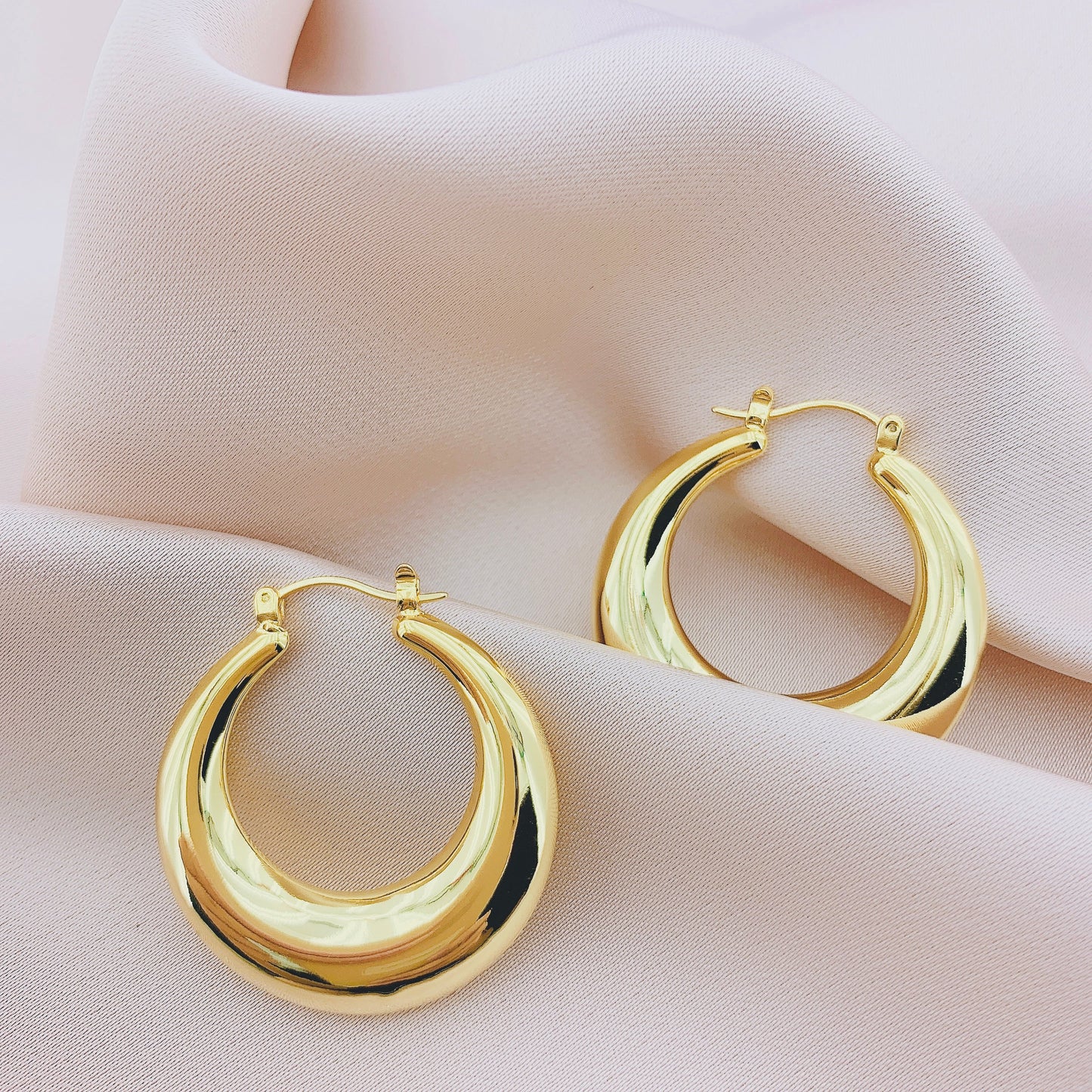 Women's Fashion Hollow Hoop Earring