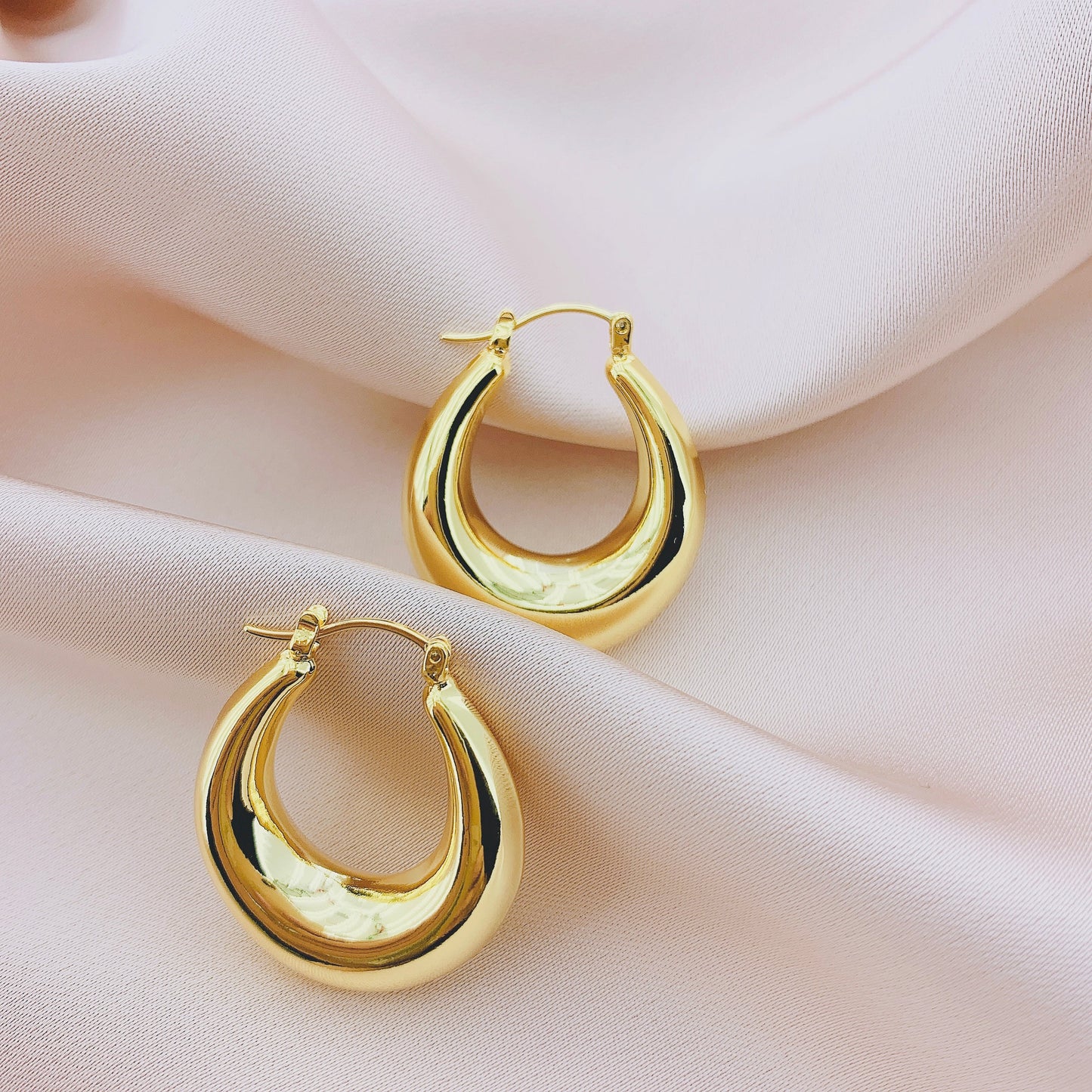 Women's Fashion Hollow Hoop Earring