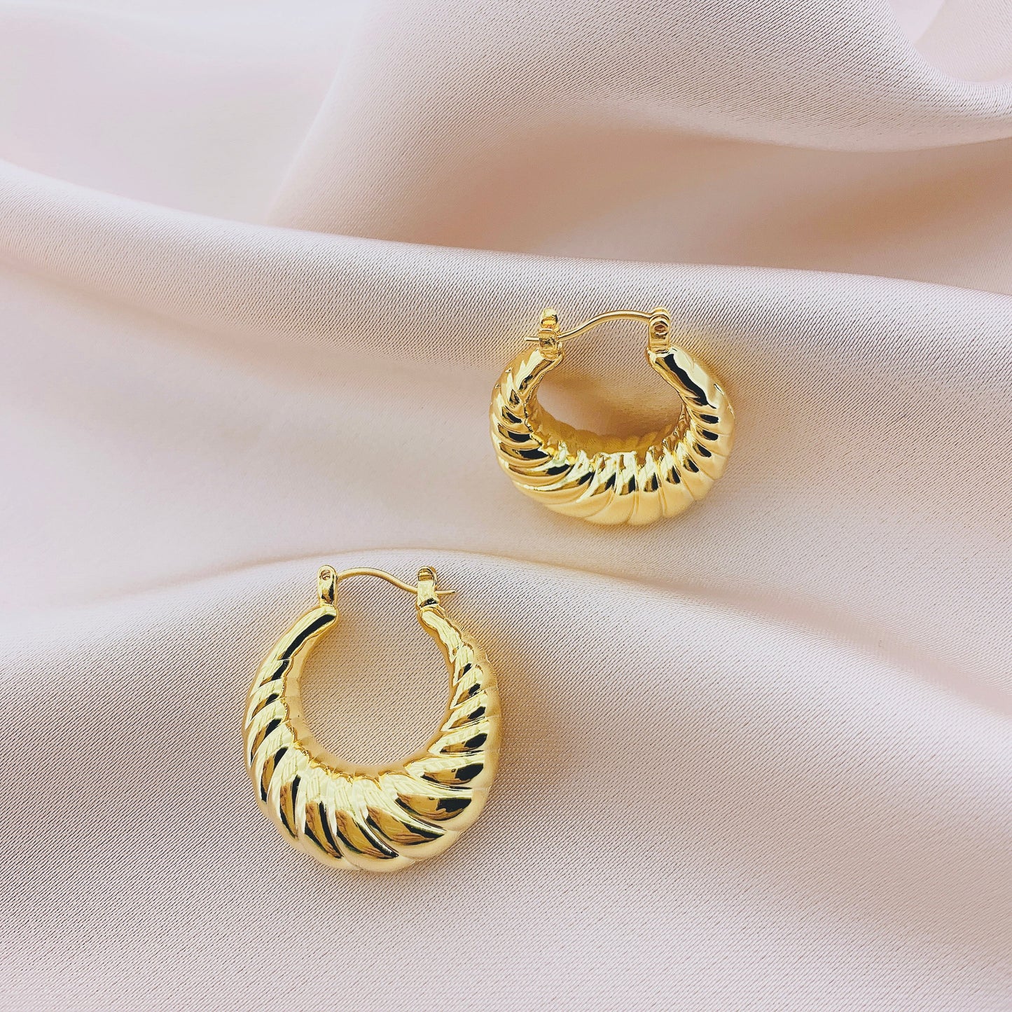 Women's Fashion Hollow Hoop Earring