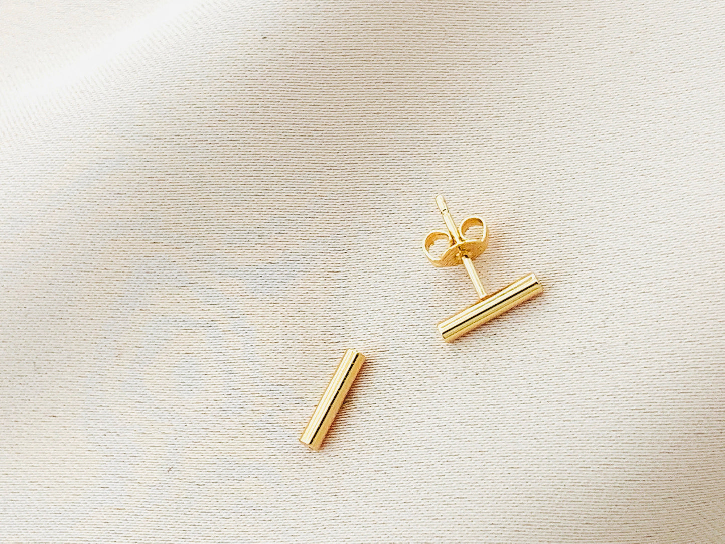 Women's Bar Stud Earring