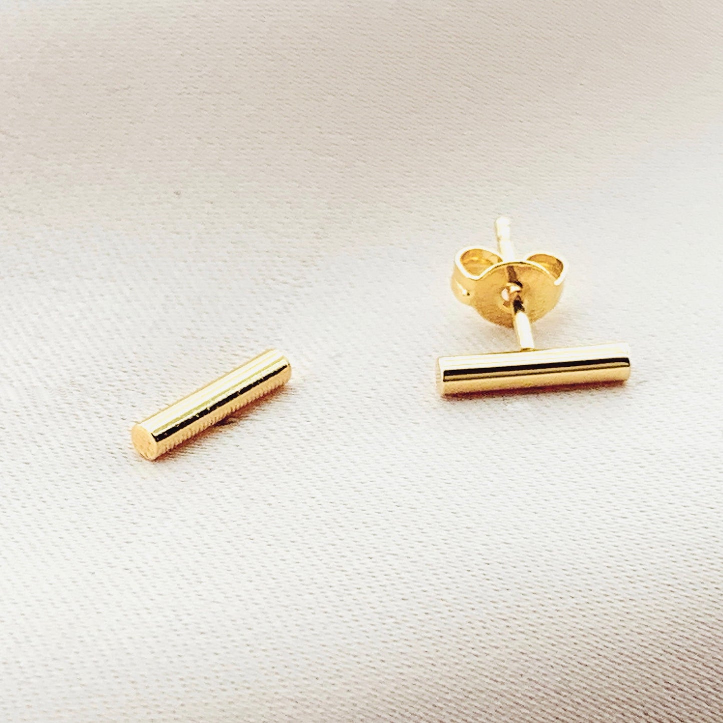 Women's Bar Stud Earring