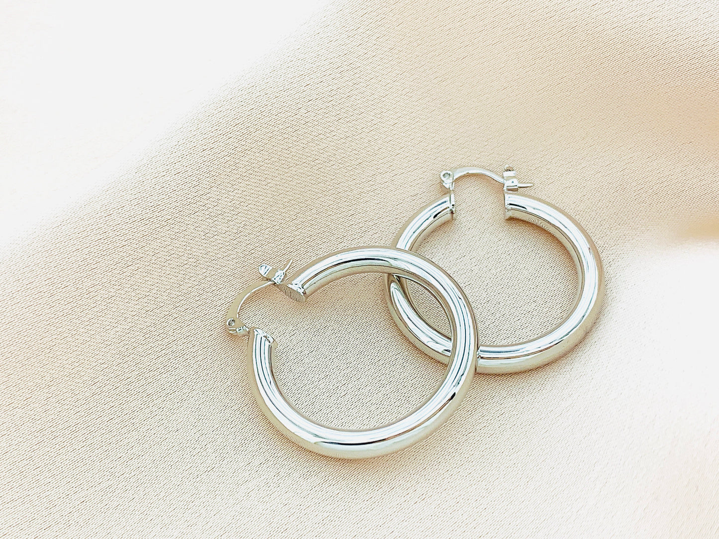 Women's Fashion Hollow Hoop Earring