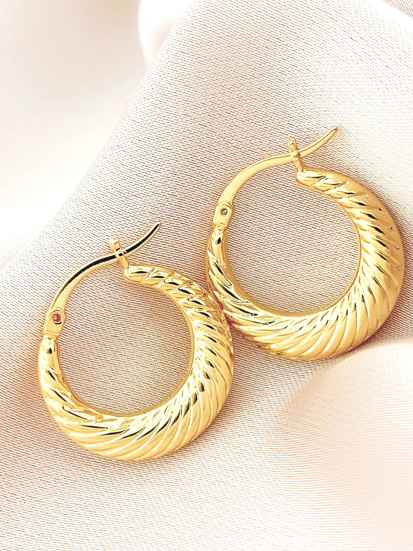 Women's Fashion Hollow Hoop Earring