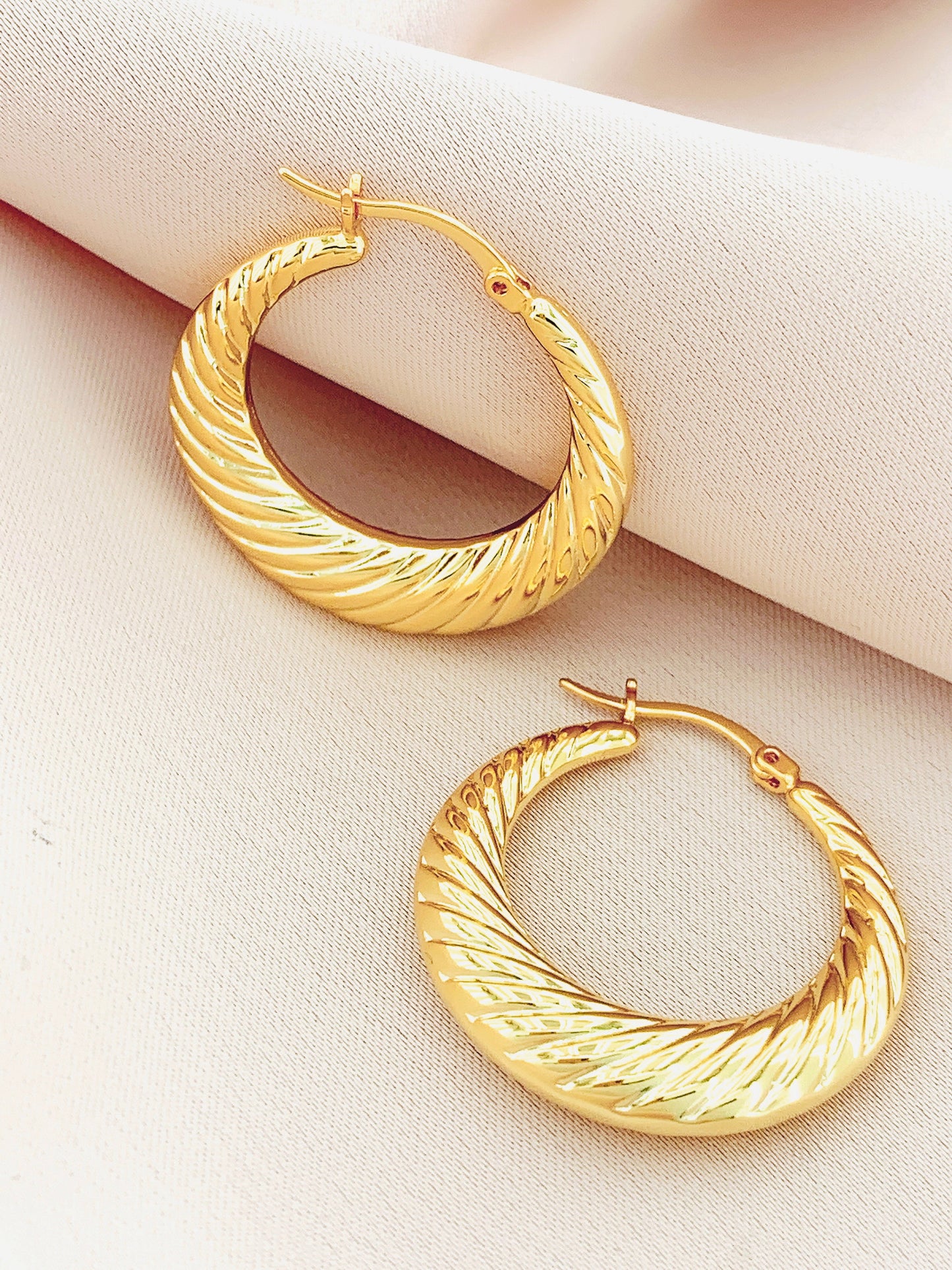 Women's Fashion Hollow Hoop Earring