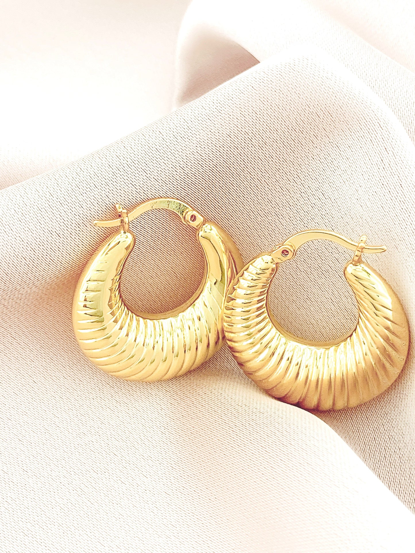 Women's Fashion Hollow Hoop Earring