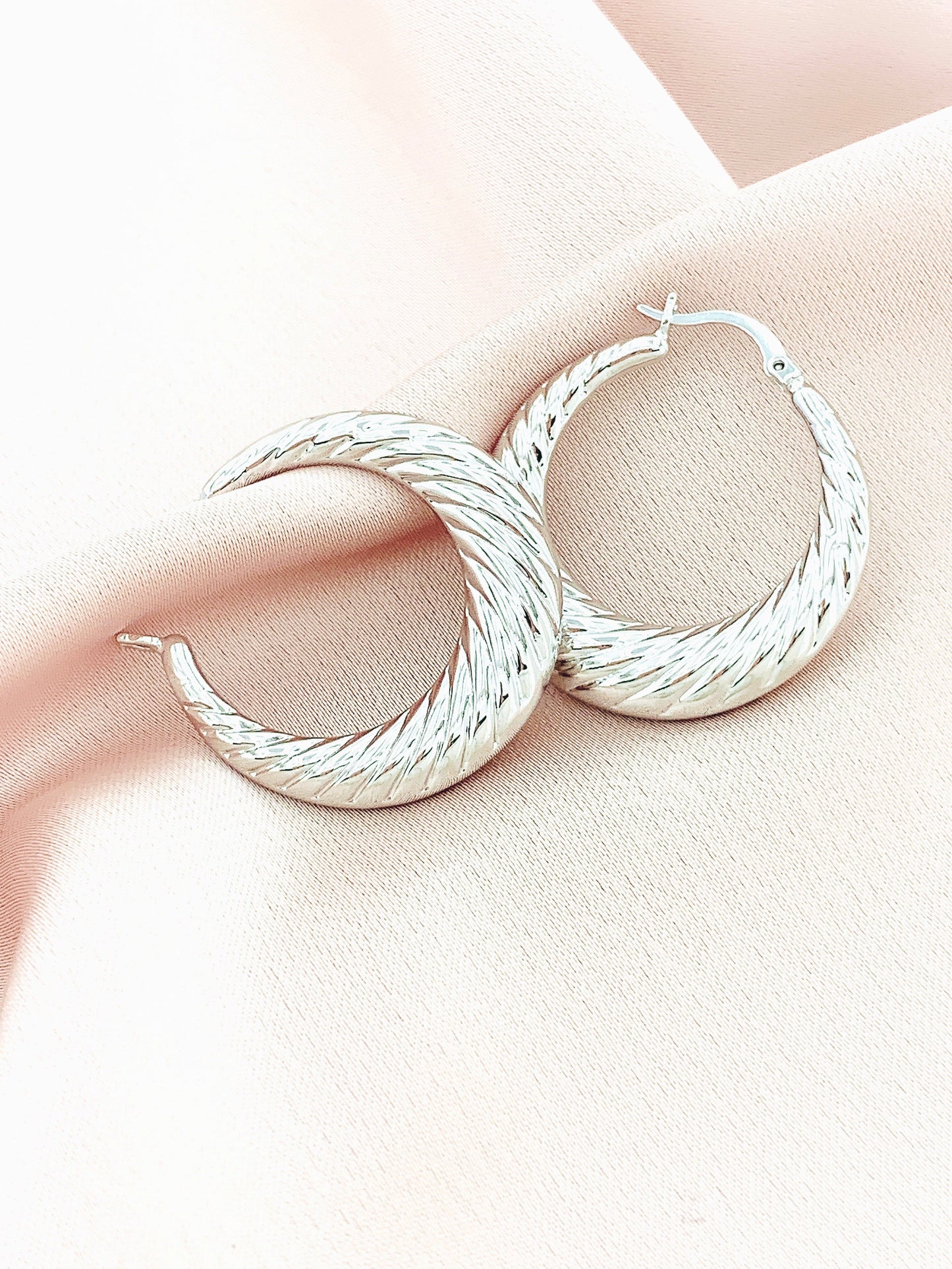 Women's Fashion Hollow Hoop Earring