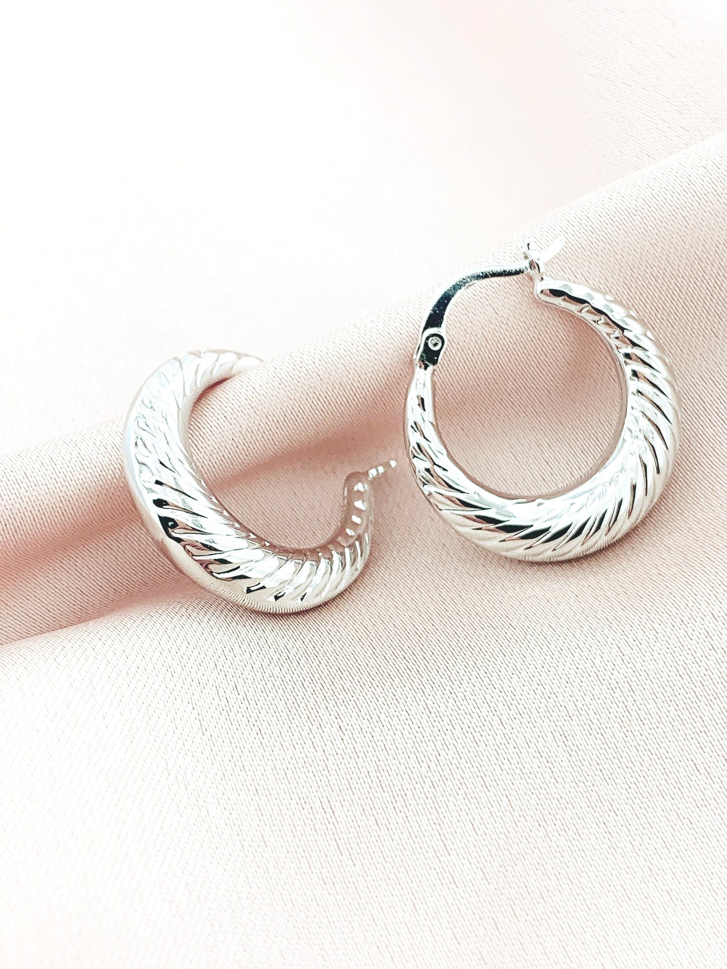 Women's Fashion Hollow Hoop Earring