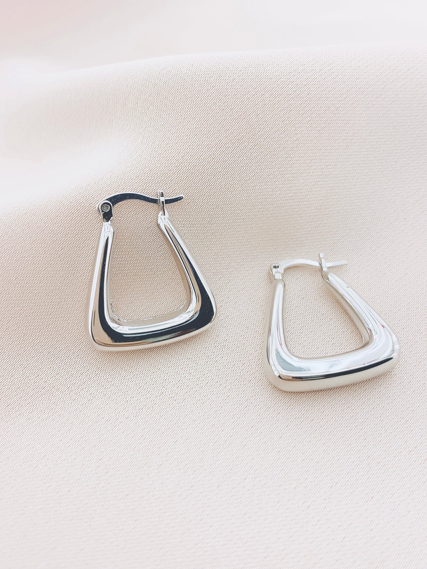 Women's Fashion Hollow Hoop Earring