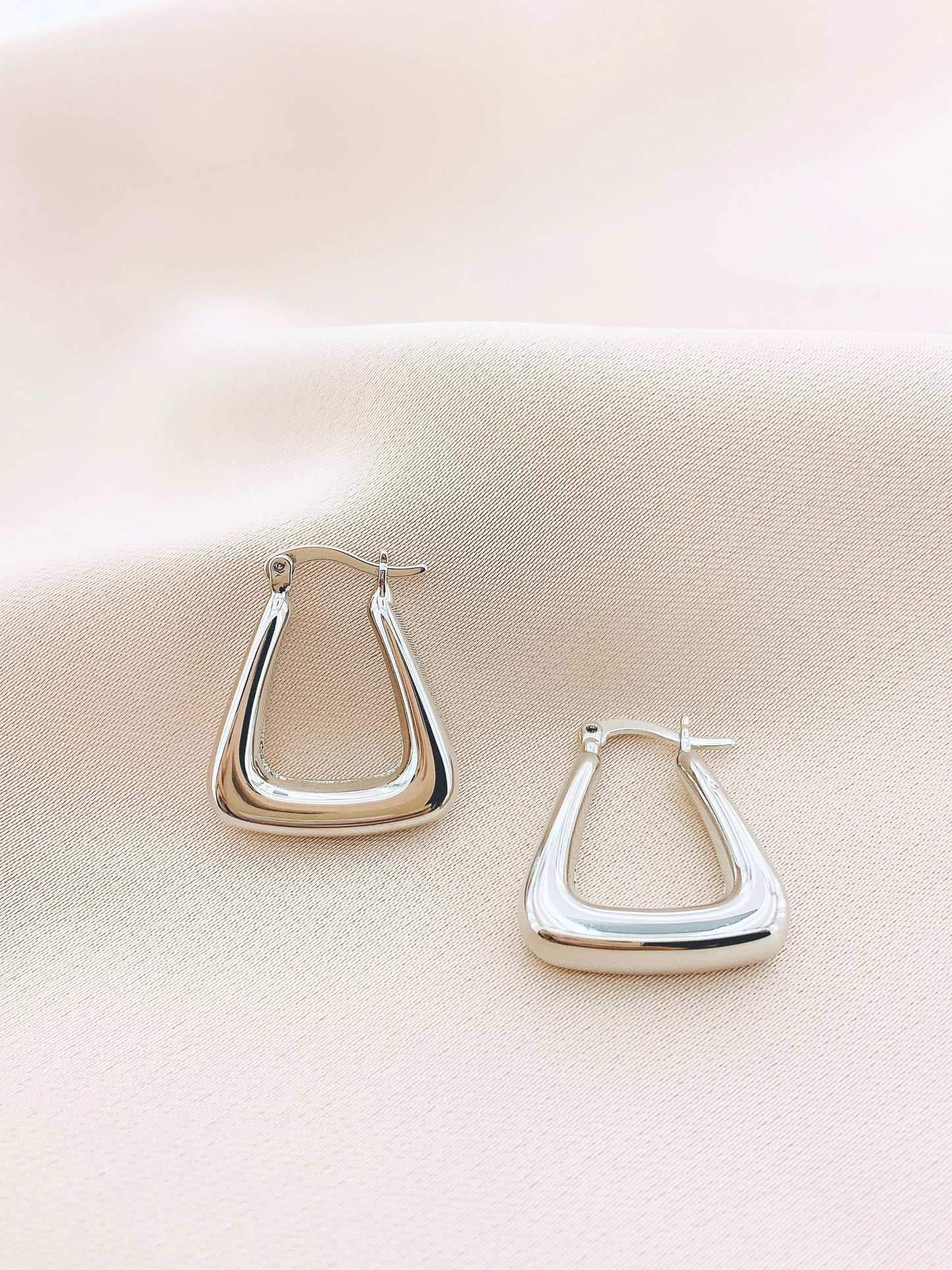 Women's Fashion Hollow Hoop Earring