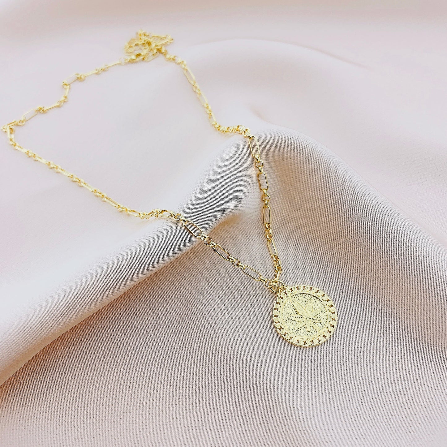 Women's Fashion Pendant Necklace