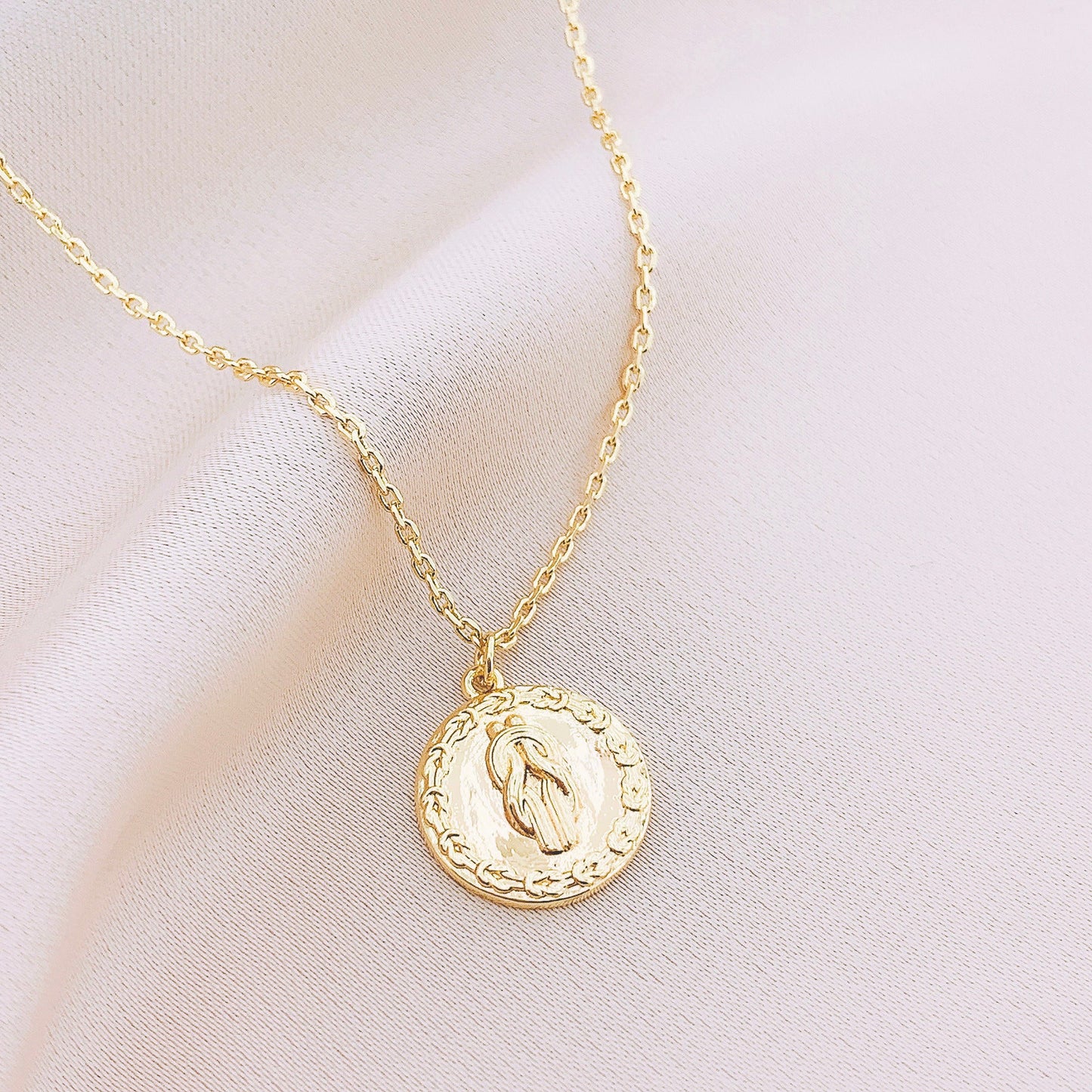 Women's Fashion Love Knot Pendant Necklace