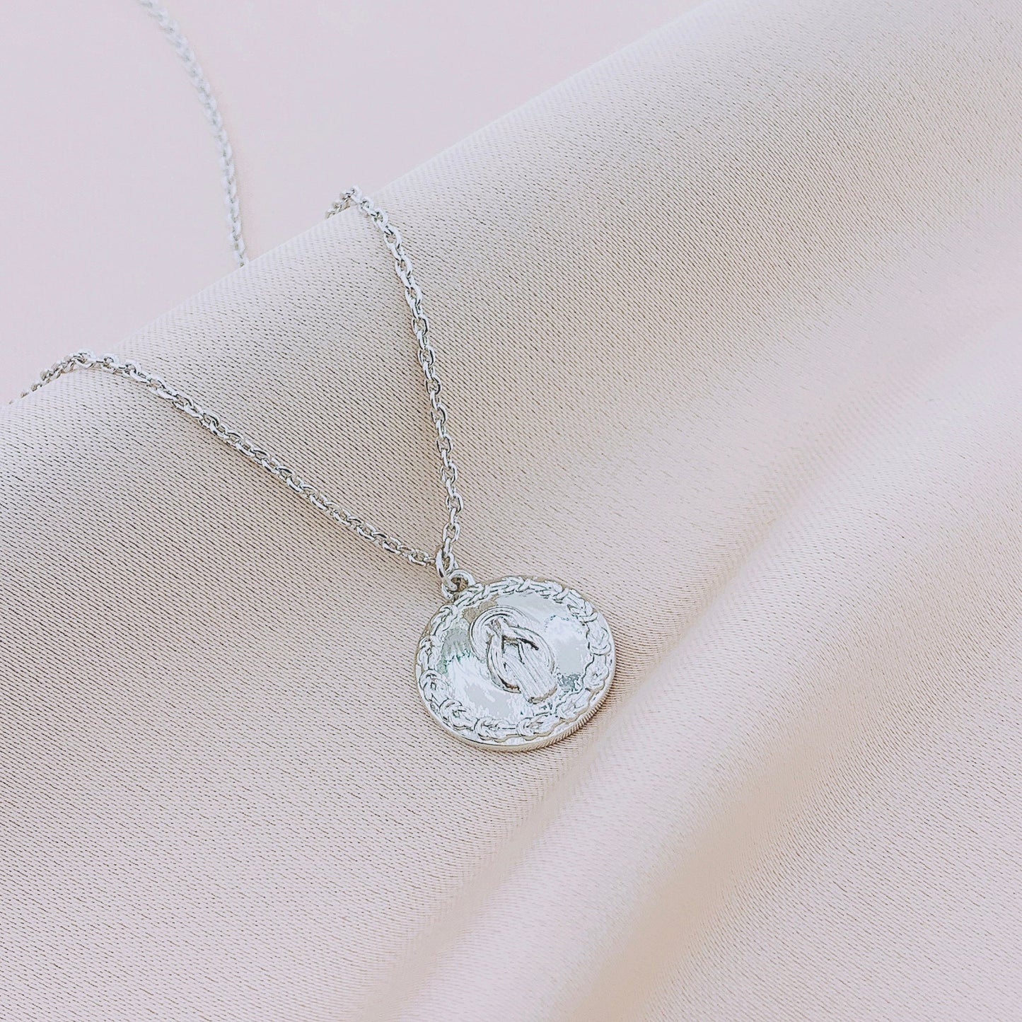 Women's Fashion Love Knot Pendant Necklace