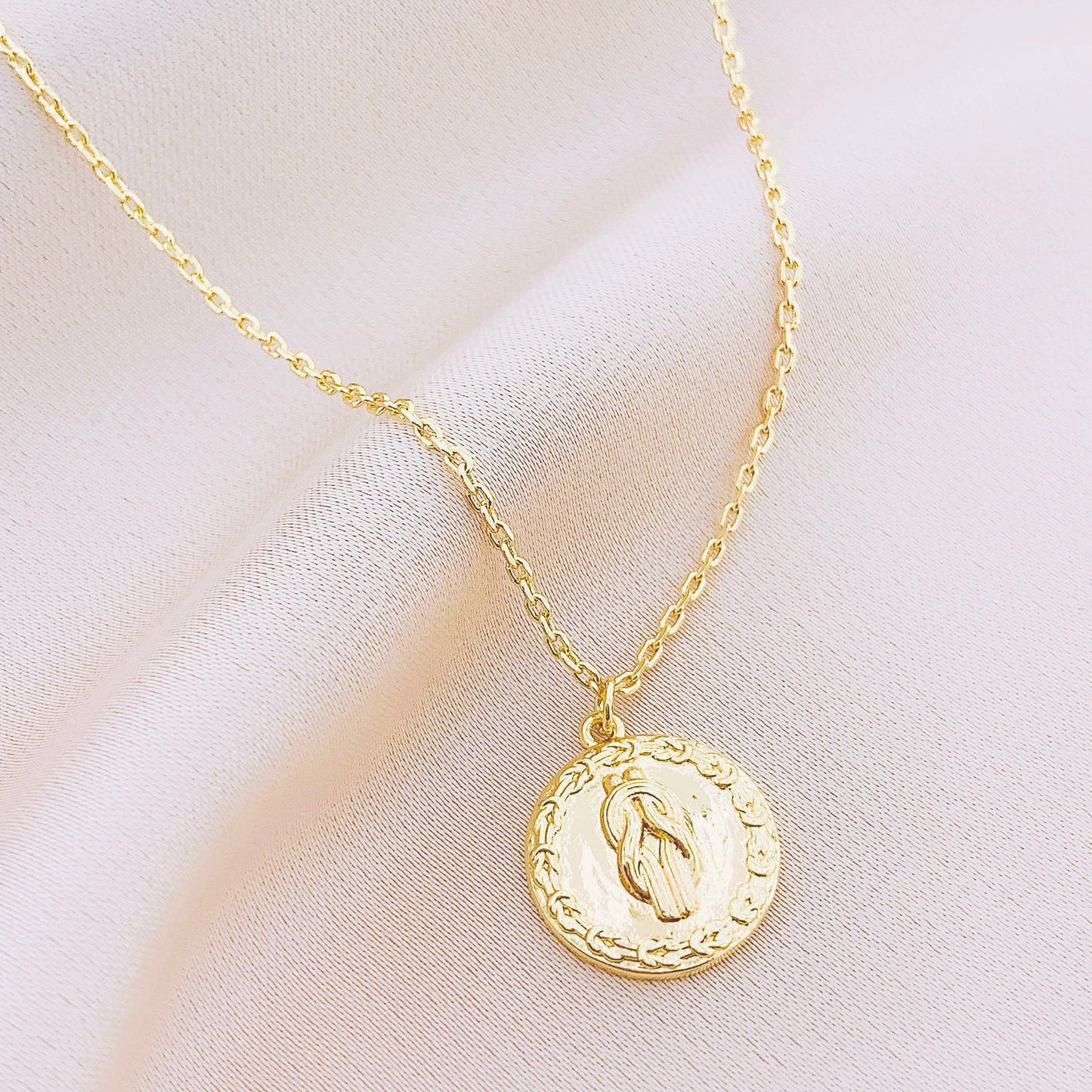 Women's Fashion Love Knot Pendant Necklace