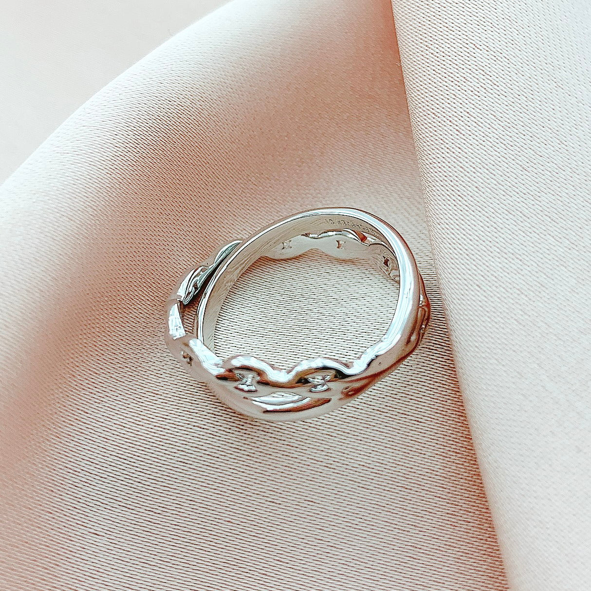 Women's Fashion Criss Cross Plain Ring